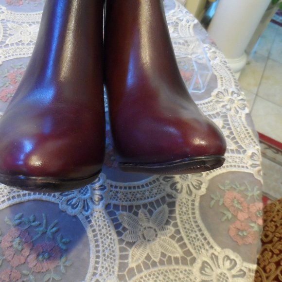 Coach Burgundy Calf Leather Ankle Boots w/ Buckle Detail Size 6M - Picture 10 of 16